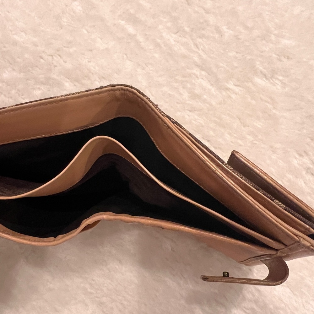 Authentic Fendi Wallet - Picture 5 of 7